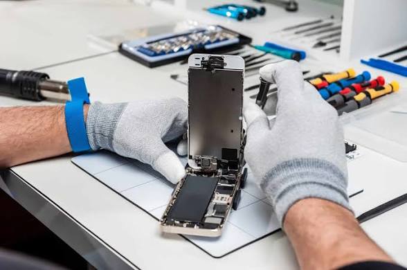 iPhone — Dégâts de vis trop longues (over-screwing)